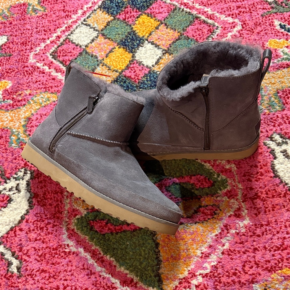 UGG Classic Zip Mini Shade Boots size 12 like new!
